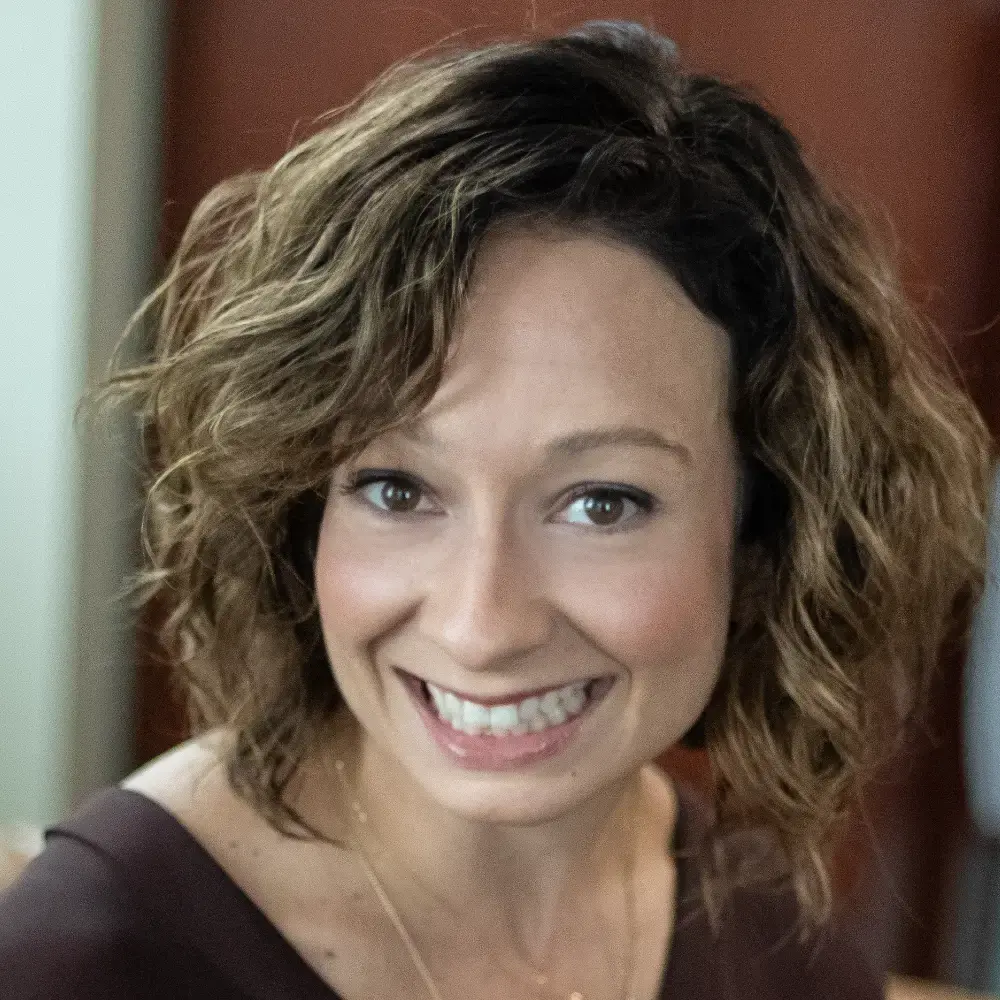 Llyndsey Gregory headshot
