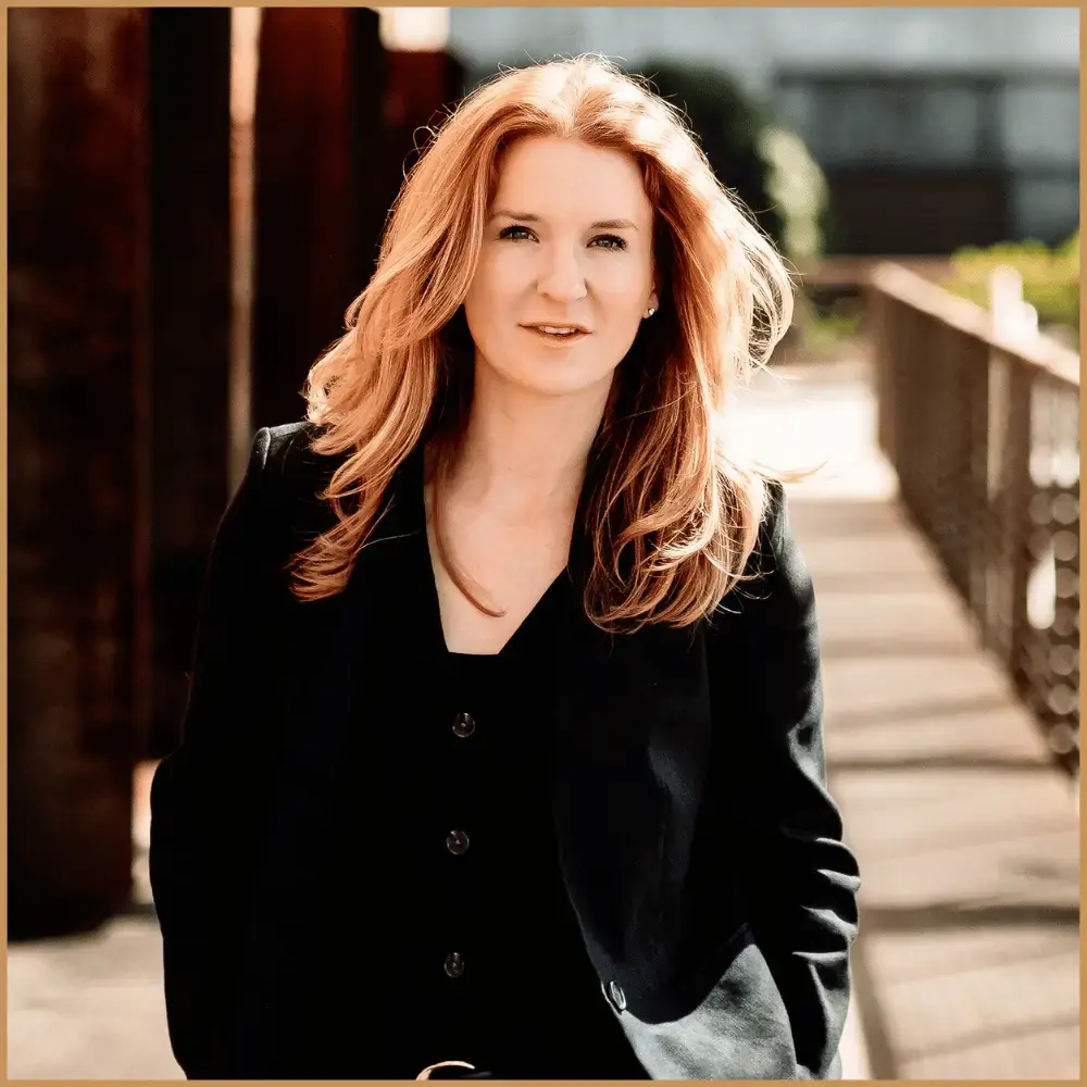 Rebecca Kase headshot
