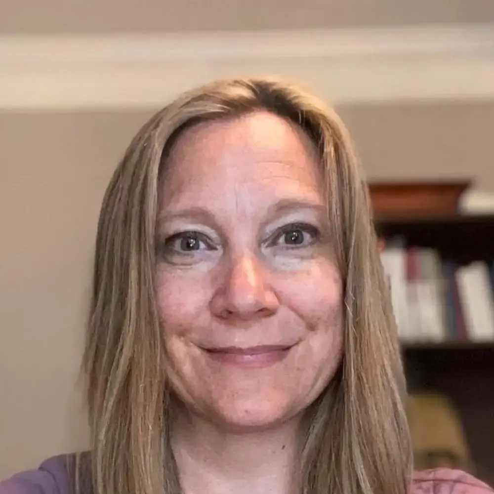 Stephanie Miller headshot